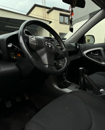Toyota RAV4 cena 30000 przebieg: 233000, rok produkcji 2007 z Szubin małe 191